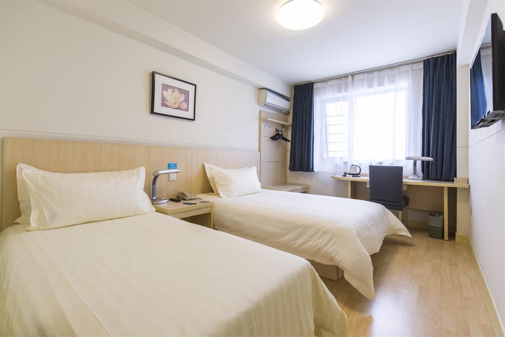 Hotel Jinjiang - Everbright Convention & Exhibition Center 3*